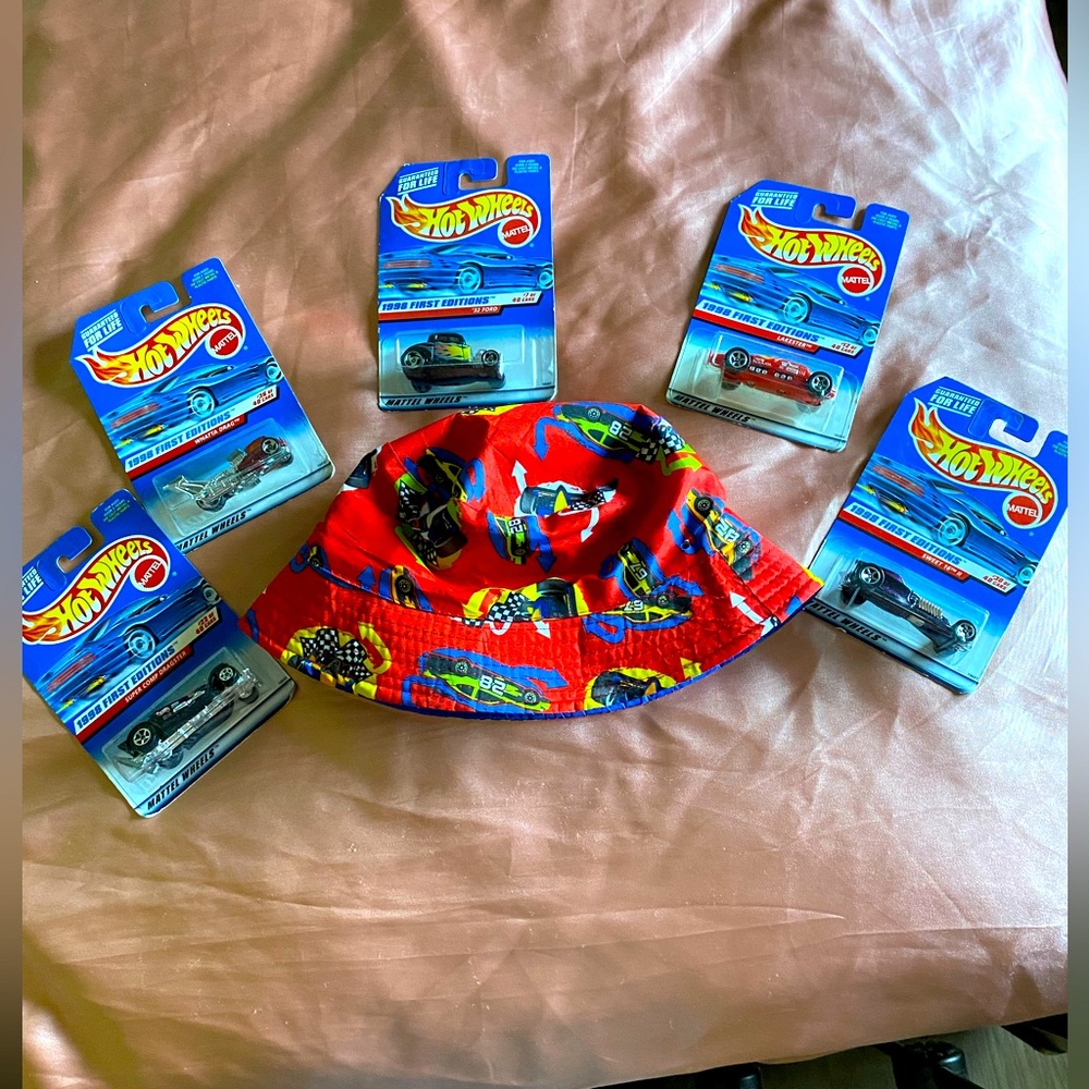 Unbranded Child’s Hat with 5 NEW HOT WHEELS